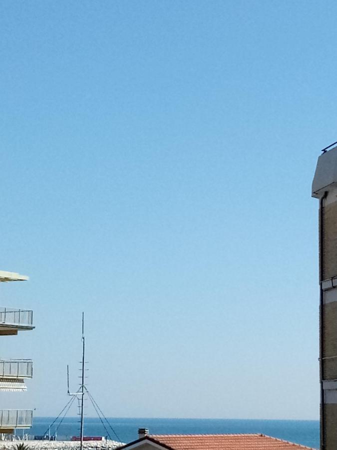 Hotel Chiaraluna Civitanova Marche Exterior photo